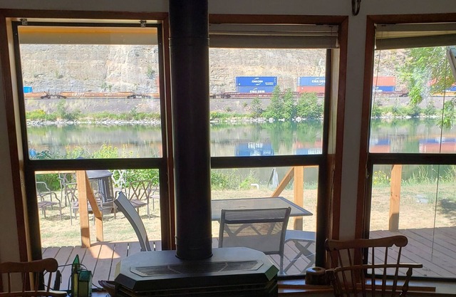 Spacious 3+ bedroom 2 bath home located on the Kootenai River near Troy.