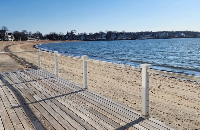 Spacious 3-bedroom Beach House in welcoming New Haven, Close to Everything!