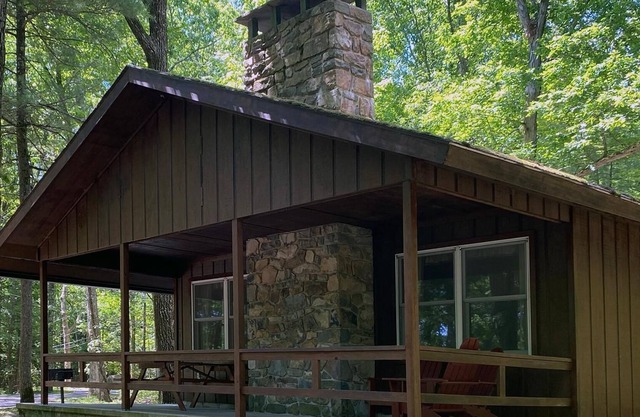 Spacious 3 Bedroom Lake View Cabin, with large stone fireplace