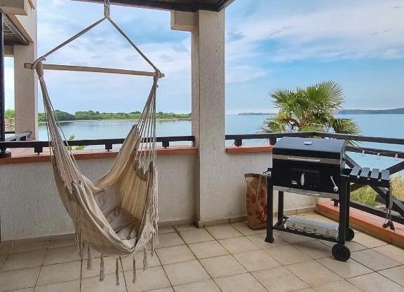 Spacious 3BD flat with PARKING and SEA VIEW by Flat Mаnаger