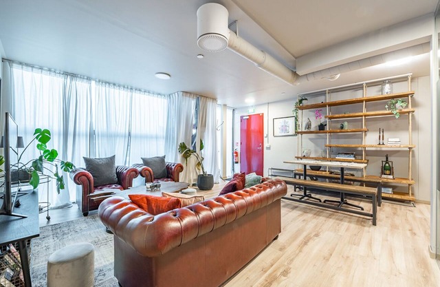 Spacious 3bdr oceanside city centre - FREE PARKING