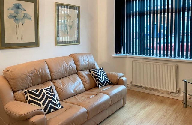 Spacious 3BR Family Home in Warrington | Free Parking&WiFi | Contractors Welcome
