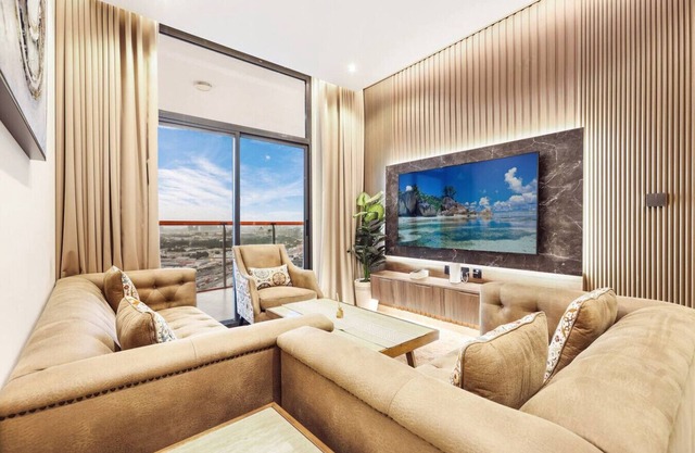 Spacious 3BR Family Stay with Balcony Views of Burj and City Lights