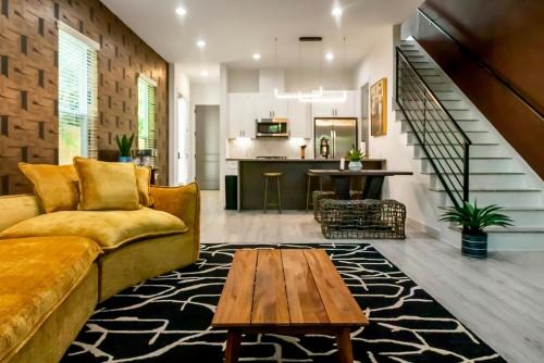 Spacious 3BR Retreat Pergola and Fire Pit