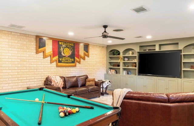 Spacious 3BR Retreat - Pool Table, Gazebo, Yard