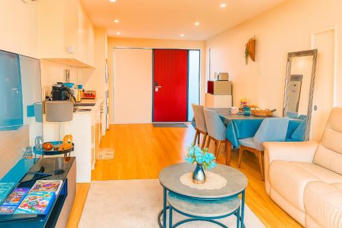Spacious 3BR Townhouse Near Auckland City Centre - Stylish and Refreshing Stay