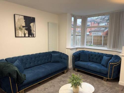 Spacious 4-bed Home Near Didsbury