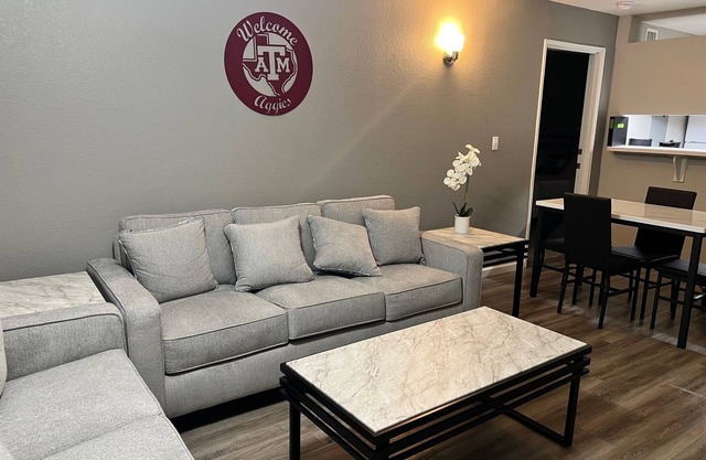 Spacious 4-bedroom in College Station, less than 2 miles from Kyle Field.