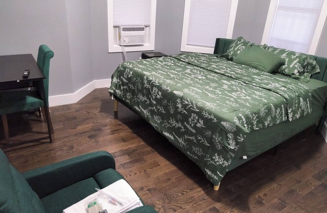 Spacious 4-bedroom apartment, 4bed 2 bath each in perfect Newark with AC, WiFi