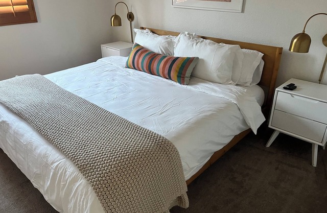 Spacious 4-bedroom estate in charming Indio with AC, fitness room