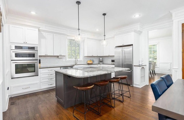 Spacious 4-bedroom house in charming New Albany.