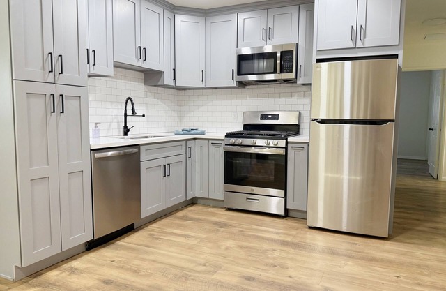 Spacious 4-bedroom house in nice Loma Linda with WiFi, AC