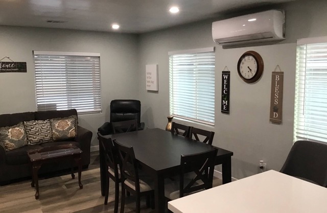 Spacious 4-bedroom house with AC, fitness equipment in wonderful Lakeside