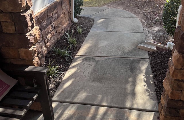 Spacious 4-bedroom house in enjoyable Spring with WiFi, AC