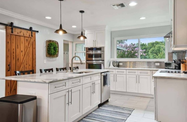 🏡 Spacious 4-Bedroom Retreat with Fire Pit – Lutz, FL