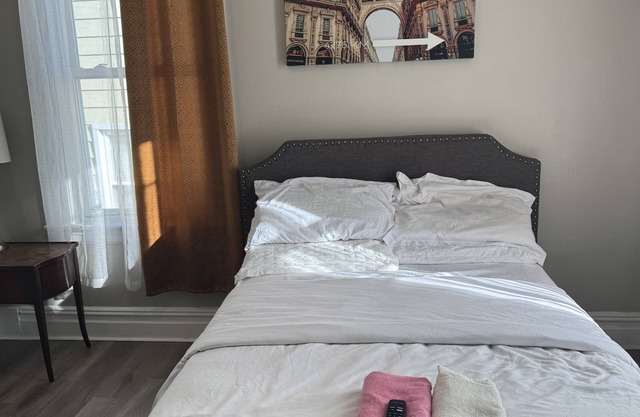 Spacious 4-bedroom apartment in nice East Orange with WiFi, AC