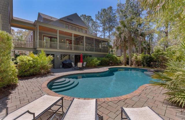Spacious 4BD w/Guest House! Private Pool + Hot Tub