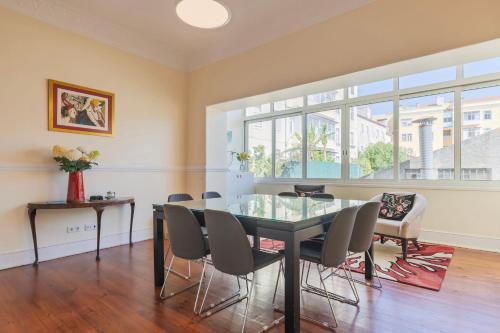 Spacious 4BDR Graça River View by LovelyStay