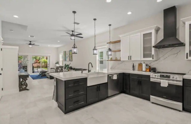 Spacious 4BR 10 beds, 10mins to Beach!