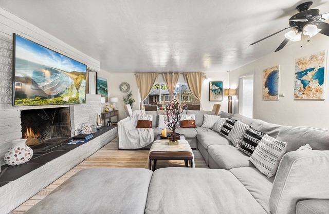 Spacious 4BR/2BTH King Bed Ranch Style, Prime Area