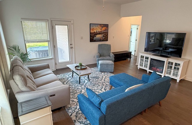 Spacious 4BR Escape with Hot Tub, Laundry, and Pools in Buda.