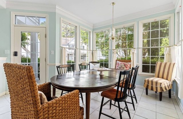 Spacious 4BR Home in Bayside Balcony, Bikes, Pools & Family Amenities