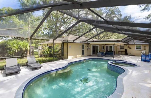 Spacious 4BR modern home w/Heated Pool, Spa