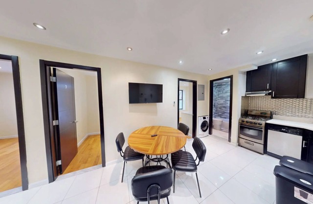 Spacious 4BR near Central Park with WiFi,