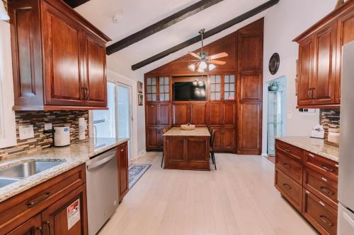 Spacious 4BR Retreat w Pool