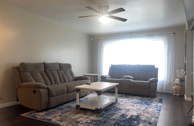 Spacious 5-bedroom, 3-bathroom house with a fenced backyard in Fort Washington