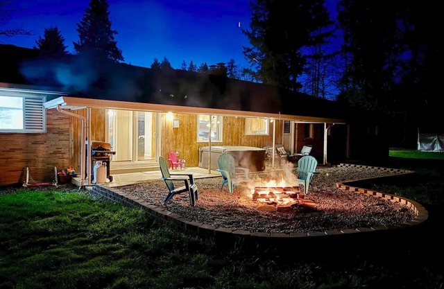 Spacious 5-bedroom home w/hot tub - events allowed, lots of parking