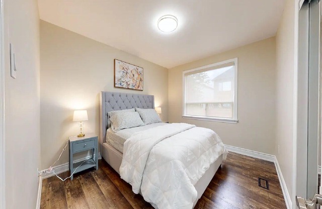 Spacious 5 Bedroom/3 Bath Homen