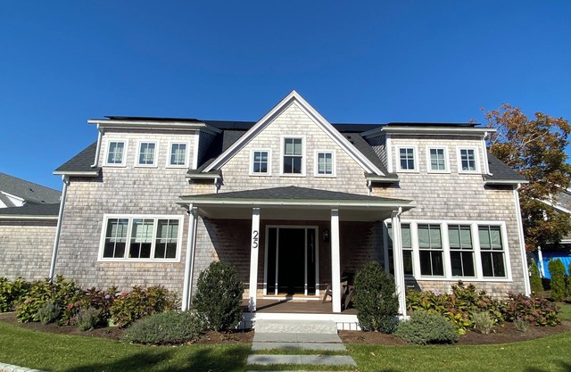 Spacious 5-bedroom house in charming Edgartown with AC, WiFi