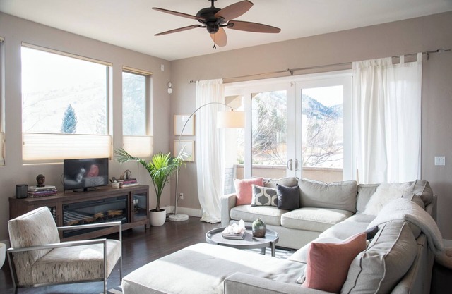 Spacious 5-bedroom Home with Gorgeous Mountain Views & Trails in North Boulder