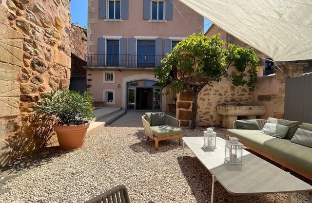 Spacious 5-bedroom house with AC, WiFi in welcoming Cruzy