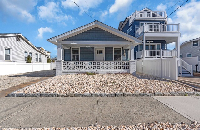 Spacious 5-bedroom house in marvelous Belmar with WiFi, AC