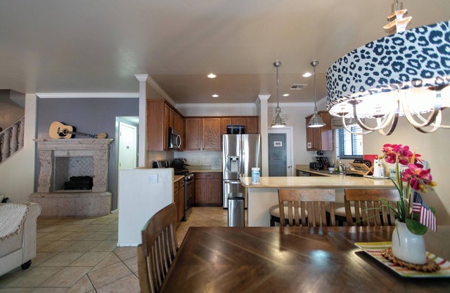Spacious 5-bedroom house in charming Tucson with AC, WiFi