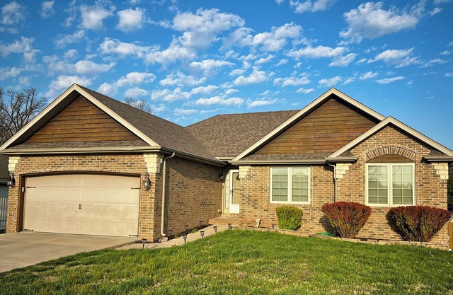 Spacious 5-bedroom house with hot tub, firepit, movie room in quiet Battlefield