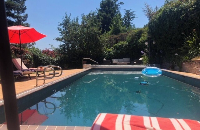 Spacious 5-bedroom house in beautiful Mill Valley with pool, firepit and sauna.