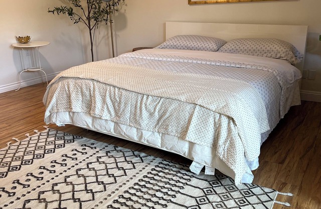 Spacious 5-Master suite house in UC Riverside with individual AC, WiFi. Enjoy!