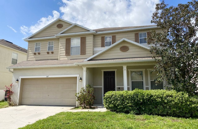 Spacious 5BR Home with Pool & Games Room, 14 Miles to Disney