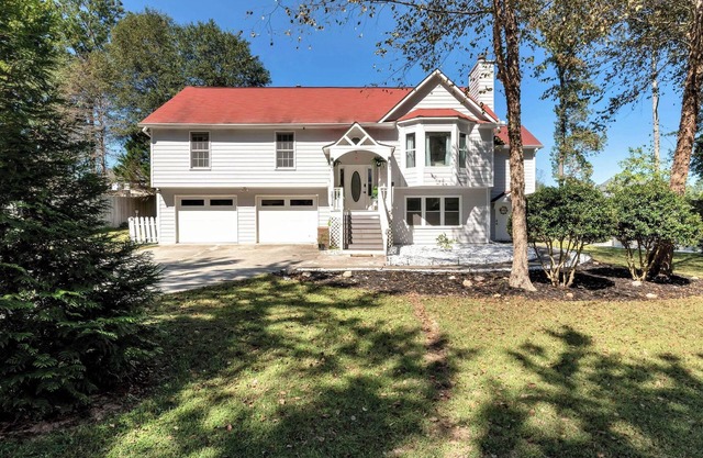 -> Spacious 5BR Retreat Near Mall of GA & Sleeps 13