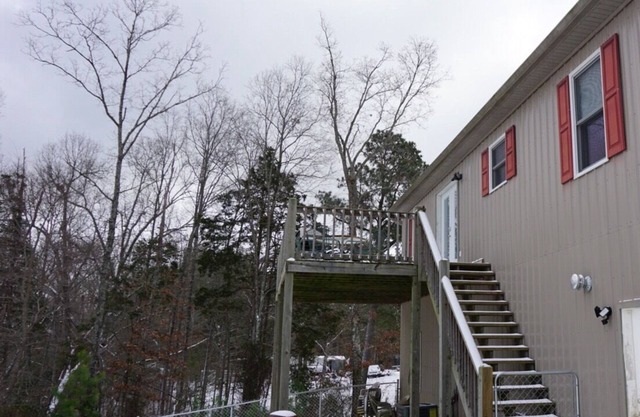 Spacious 6-bedroom house in charming Benton with AC