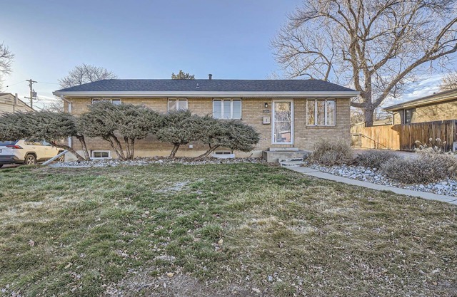 Spacious 6-bedroom house with WiFi, AC in delightful Denver