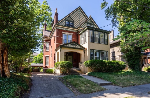 Spacious 6-BR Home-10 Mins to DT