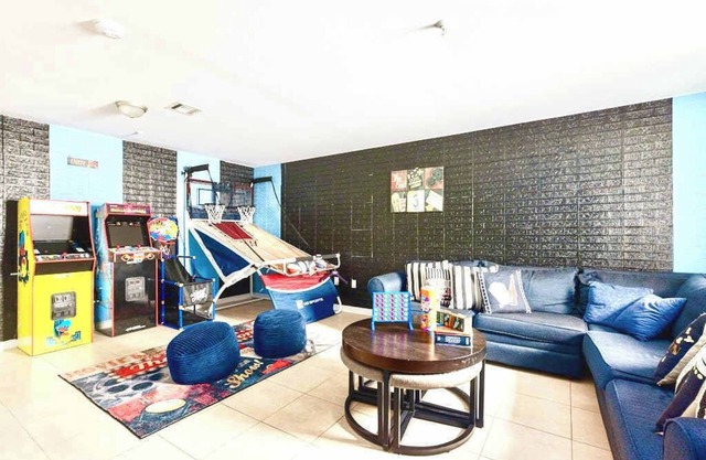 Spacious 6BR Duplex Near EWR & NY/NJ Attractions