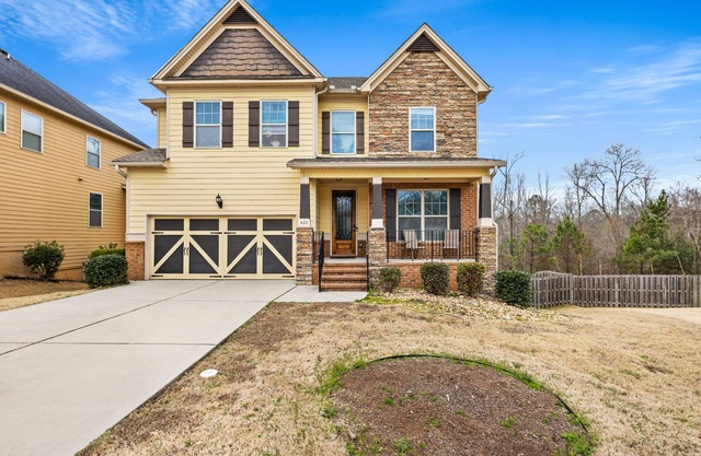 Spacious 7-bedroom house in fabulous Evans with WiFi, fitness room