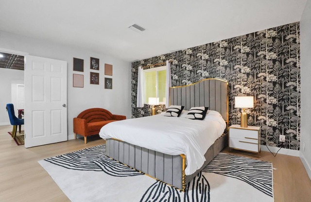 Spacious 7-bedroom themed house ~10 min from Disney