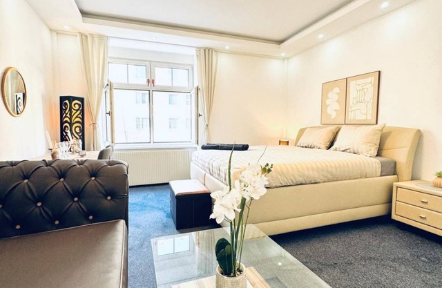 Spacious 7BR Apartment – Prime Location