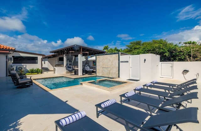 Spacious 7BR Island Retreat with 8 Beds of Comfort at Sotto del Sol by Bocobay